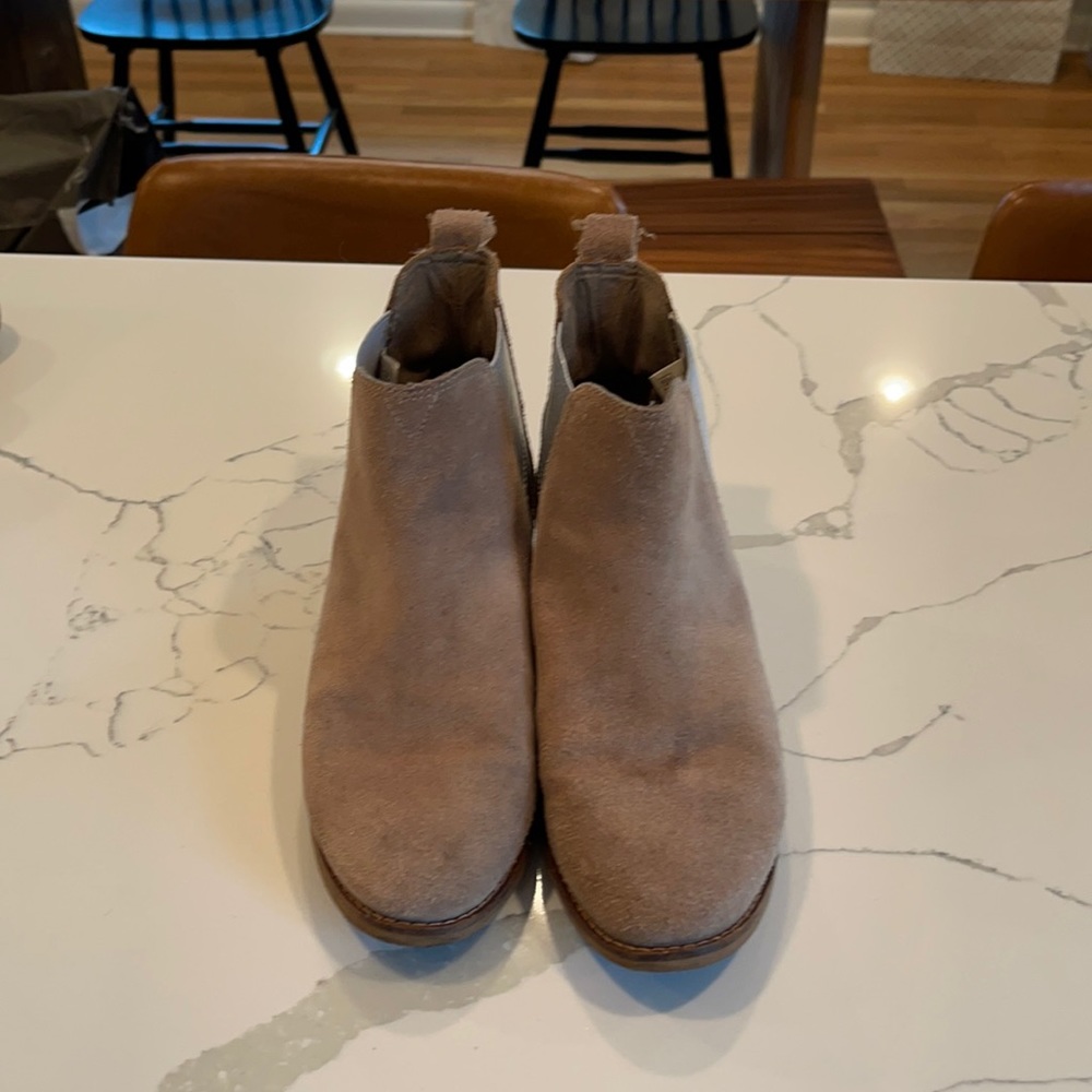 Tom Suede Chelsea Boots